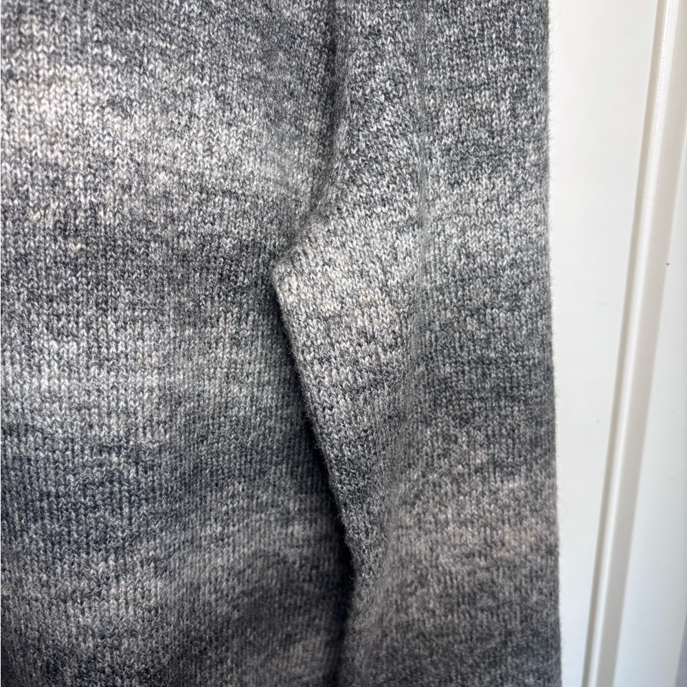 Banana Republic Men's Charcoal Crewneck Sweater - Picture 3 of 5